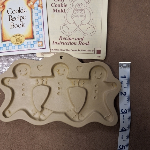 Brown Bag Cookie Art Gingerbread Mold 1995 w/ Mini Cookie Recipe Book - Picture 6 of 8
